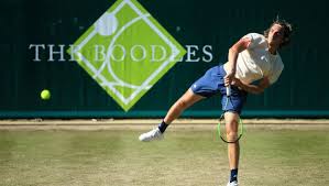 Match highlights from denis shapovalov's first round victory over stefanos tsitsipas on day 1. Back To Grass Roots Tsitsipas Del Potro And Shapovalov Join The Boodles Lineup