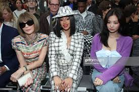 Alaska somewhere over the rainbow. 191001 Jennie Sitting W Cardi B And Anna Wintour Chanel Paris Fashion Week Blackpink