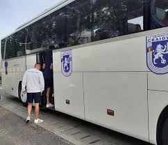 U craiova 1948 va avea parte de un meci amical de cinci stele contra italienilor de la as roma. Video Foto Exclusiv NoutÄƒÈ›i La Plecarea In Austria Cine A Venit La Fcu