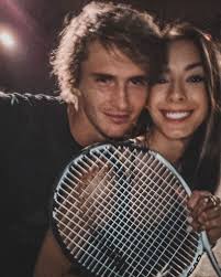 April 1997 in hamburg) ist ein deutscher tennisspieler. Hier Feuert Gntm Brenda Ihren Tennis Hottie Alex Zverev An Promiflash De