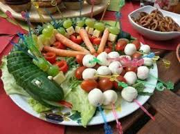 Gurkenschlange Im Gemusebeet Von Heike50374 Chefkoch Kindergarten Essen Gemuse Fur Kinder Kindergeburtstag Essen