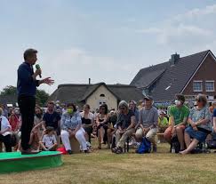 Während des studiums lernte sie robert habeck kennen; Wahlkampf Auf Amrum Und Fohr Von Insel Zu Insel Mit Robert Habeck Antwortlosigkeit Zu Wahlen Halte Ich Fur Fahrlassig Shz De