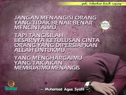 Gambar orang menangis, sedih, dan galau berikut bisa jadi expresi buat sobat yang sedang sedih dan tentunya bisa di pasang di hp bb untuk gambar orang stres sedih mungkin karena sedang putus. Jangan Menangisi Orang Yang Tidak Benar Benar Mancintaimu Tapi Tangisilah Besarnya Ketulusan Cinta Orang Yang Dipersiapkan Allah Untu Kata Kata Allah Motivasi