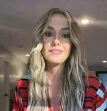 Lainey Wilson Fan Official