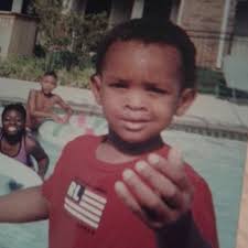 La icónica línea de ropa de Nelly, Apple Bottoms, que tomó el mundo de la  moda por la tormenta a principios de la década de 2000, está ahora al borde  de un