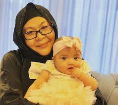 Pengarah erma fatima berjaya mengesan aktiviti yang dilakukan oleh pembantu rumahnya ketika dia tidak pakai topi anak aku dan buat smule. Tr4gedi Cik Semah Hal4u Anak Nak Ambik Barang Pun Tak Bagi Masuk Berita Kopak Cc