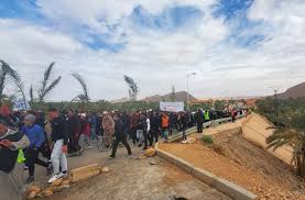 Descendez d'avion, votre voiture vous attend choix : Voici La Carte Du Trace Des Frontieres Maroco Algeriennes Au Niveau De Figuig Medias24