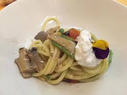 Quei giorni, in cui vi sentite di voler coccolare le persone che sono a voi accanto. Pasta Con Asparagi Funghi E Stracciatella Di Mozzarella Bild Von Scinua Putignano Tripadvisor