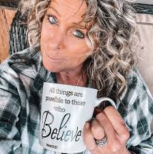 Tracy Owen's Instagram, Twitter & Facebook