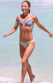 She is from stratford, new jersey, united states. Kelly Ripa Diet How Mother Of 3 Got Her Ripped Body Without Giving Up Cheesecake Daily Mail Online