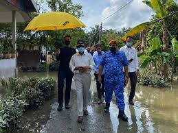 Sua alteza (yang amat mulia) raja jaafar ibni almarhum raja muda musa, o raja kechil sulung perak. Raja Muda Perak Berkenan Lawat Mangsa Banjir