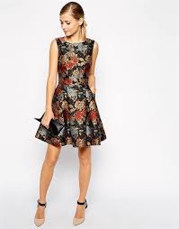 En plena temporada de bodas ¿no sabes qué ponerte? 20 Vestidos Cortos Para Ir A Una Boda De Otono Invierno Vestidos Cortos De Dia Vestidos De Graduacion Para Chicas Estilos De Vestir Mujer