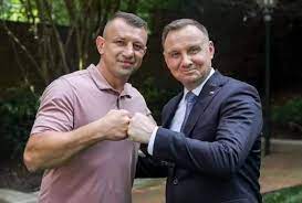 Słynny pięściarz ma dwie córki: Osrodek Monitorowania Zachowan Rasistowskich On Twitter Duda Wspiera Damskiego Boksera Tomasz Adamek Maj 2017 Corki Wiedza Co Maja Robic Zona Tez Ja Zone Szanuje Ale Musi Byc Dyscyplina W Domu Rozpuszczone