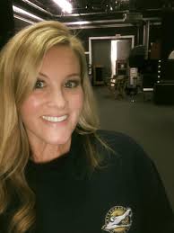 Rocking my new Allegheny College gear! My mother-in-law got me the gator 🐊  gear and I love it! #collegedays #hoops