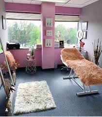 Lash Room Set Up How Cozy Do These Fuzzy Throws Look By Blinksbeautybar Co Follow Lashcupcake For Inspiration Lobby Decor Home Decor Lash Room Decor