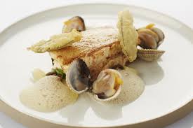 Recept Tongschar Met Spinazie Salie En Schuim Van Hazelnootboter Recept Hazelnootboter Voedsel Ideeen Visgerechten