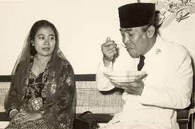 Aksi politiknya melawan rezim kolonial belanda tidak jarang berlanjut di kursi pesakitan. Profil Presiden Pertama Ri Soekarno Halaman All Kompas Com