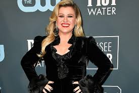 Check out the latest pictures, photos and images of kelly clarkson from 2020. Kelly Clarkson Returning To Host 2020 Billboard Music Awards