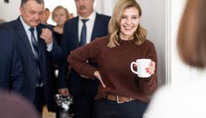 Леді, що воліє ходити у витончених сукнях і на підборах, чи. Molochka U Shkilnomu Menyu Zelenska Kazhe Sho Ostannye Slovo Za Medikami