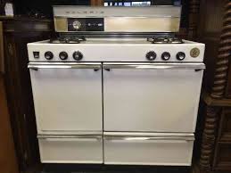 Enamel pots and pans are actually made of metal, but what makes them special is the porcelain coating they are covered with. Ex Vintage 1950 S Caloric Gas Stove W Side Heater White Enamel Beauty Gas Stove White Enamel Heater
