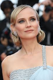 Knowing how to wear your hair on your wedding day can be really tricky. 30 Chic And Gorgeous Wedding Hairstyles For Short Hair