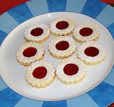 Schwabische Spitzbuben Von Rosalilla Chefkoch Rezept Kekse Backen Rezept Platzchen Backen Weihnachten Weihnachtliche Kuchen Und Torten