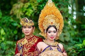 Pakaian istiadat suku kaum rungus. Payas Agung Pakaian Adat Bali Halaman All Kompas Com