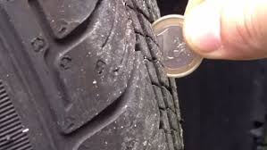Der gesetzgeber schreibt bei reifen eine gesetzliche mindestprofiltiefe von 1,6 mm vor, wohingegen experten bereits ab einer profiltiefe von weniger als 3 mm zu neuen reifen raten. Reifen Profil Mit 1 Euro Munze Messen