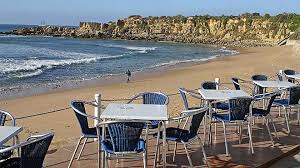 Praia de tamariz is a fine stretch of golden sand backed by a seafront promenade which runs all the way to cascais in the west, and a couple of beaches in the lisbon direction. Praia De Sao Pedro Do Estoril Www Visitportugal Com