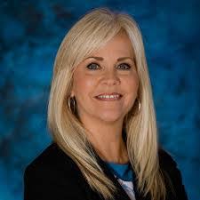 Julie Daggett's Instagram, Twitter & Facebook