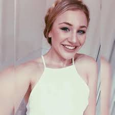 Anna Dyer's Instagram, Twitter & Facebook