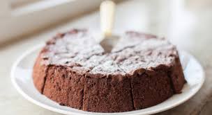 La torta al cioccolato è un must, avere una ricetta vincente e veloce è necessaria soprattutto per le mamme che all'ultimo vengono a sapere di feste a scuola o in palestra. Torta Al Cioccolato Senza Uova La Ricetta Del Dolce Facile