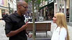 Ezenkívül habtu évek óta a kölnben zajló rhein energie maraton útvonalkommentátora, és az előtte haladó járművel élénkíti az útvonalon. Amiaz Habtu Singt Sich Ins Herz Von Schwester Diana