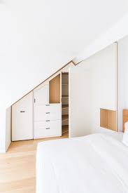 Difficile dinvestir la surface murale pour installer une armoire ou un dressing a cause dune piece mansardee. Comment Amenager Un Dressing Sous Pente