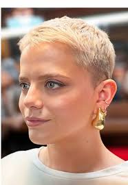 Renee Russo Haircut in Thomas Crown