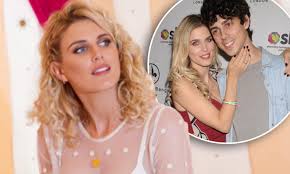 Stand up comedian and presenter. Ashley James Reveals Matt Richardson Split Caused Body Dysmorphia And Adult Acne Daily Mail Online