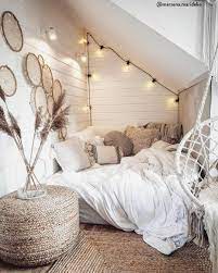 Dream Bedroom Goede Nachtrust Is Belangrijk Voor Iedereen En Als We Toch Zoveel Tijd Spenderen In Deze Cozy Room Cozy Room Decor Urban Outfiters Bedroom
