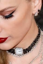 What time is it when the big hand points to 1 and the small hand points to  13?