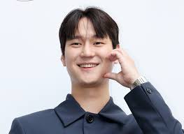 Actor Ko Kyoung-pyo denies claims regarding alleged sex act in photo booth