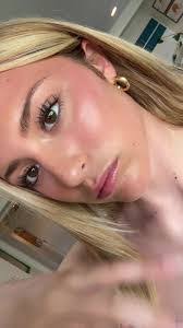 Caitlin Herron's Instagram, Twitter & Facebook