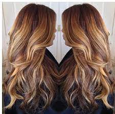 If you want this look the next time you go to a salon, ask your stylist to cut your hair into a bob style and put waves in them. Fashion Looks Hair Styles Balayage Hair Copper Highlights On Brown Hair