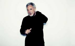 Sir thomas john woodward obe (born 7 june 1940), known professionally as tom jones, is a welsh singer. Tom Jones Live Jetzt Im Sommer 2021 Szene Lubeck