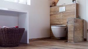 Fliesen holzoptik bad fliesen holzoptik eiche fussboden fliesen küche holzboden küchenfliesen boden ideen bodenbelag möbel landhausstil moderne fliesen fliesen wohnzimmer. Badfliesen In Holzoptik Bringen Einen Hauch Natur Ins Bad Fresh Ideen Fur Das Interieur Dekoration Und Landschaft