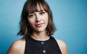 Download Wallpapers Rashida Jones American Actress Portrait Smile Beautiful Woman Besthqwallpapers Com Rashida Jones American Actress Actresses