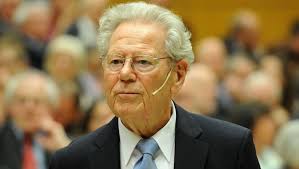 Küng served as a theological adviser at the second vatican council but repeatedly clashed with rome in the years that followed. Theologe Hans Kung Denkt Uber Tod Durch Sterbehilfe Nach Der Spiegel