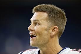 Tom Brady works out with Buccaneers teammates at local school