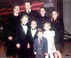 27 Years Since Home Alone Surprising Details Emerge About Macaualay Culkin S Past Macaulay Culkin Culkin Family Celebrity Siblings