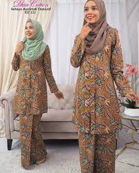 Caranya dengan buat teknik lipatan 'tuck in'. Lipat Baju In English Bajuku