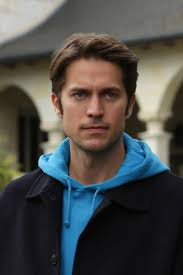 Chi è Lucas Bravo, lo chef Gabriel di Emily in Paris