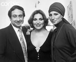 Singer Roslyn Kind C Is Flanked By Her Half Sister Barbra Streisand And Their Brother Sheldon Barbra Streisand Barbra Girl Humor